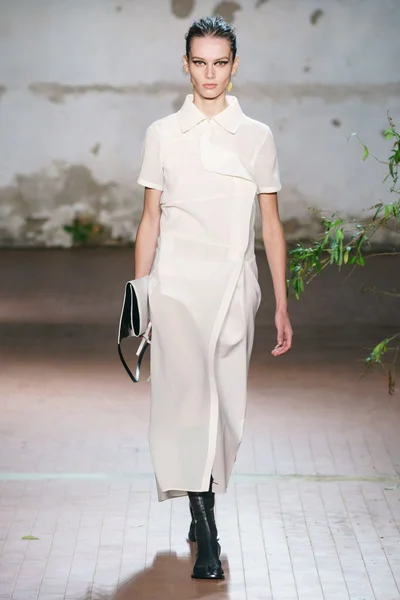 Look 13
